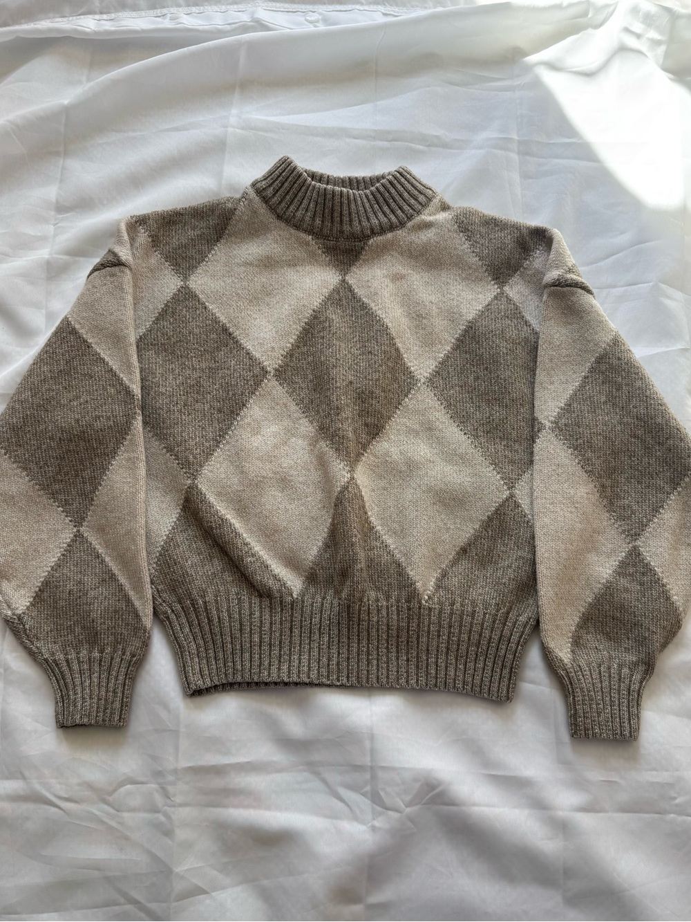 H&M Men's Tan and Beige Argyle Crewneck Sweater
